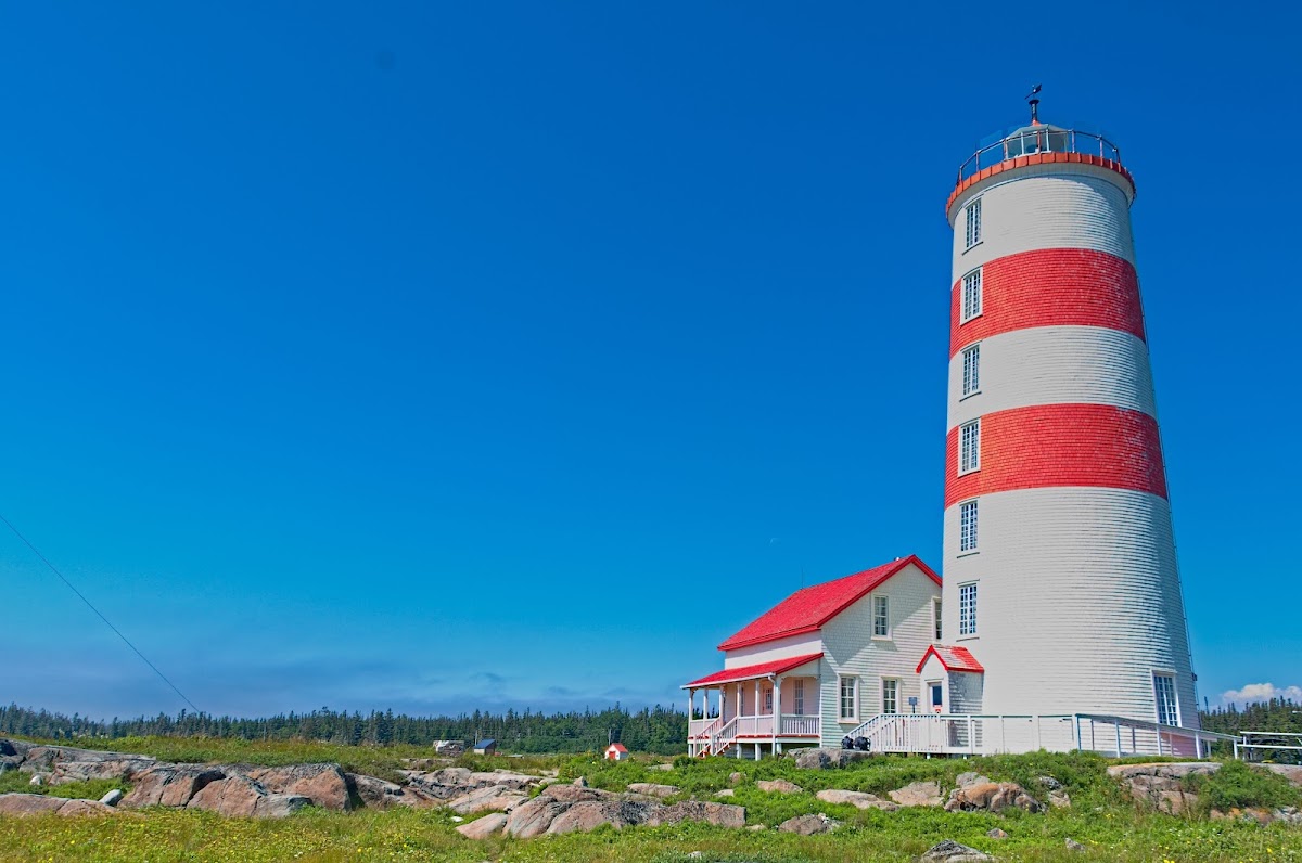 Phare de Pointe-des-Monts Hotel 2