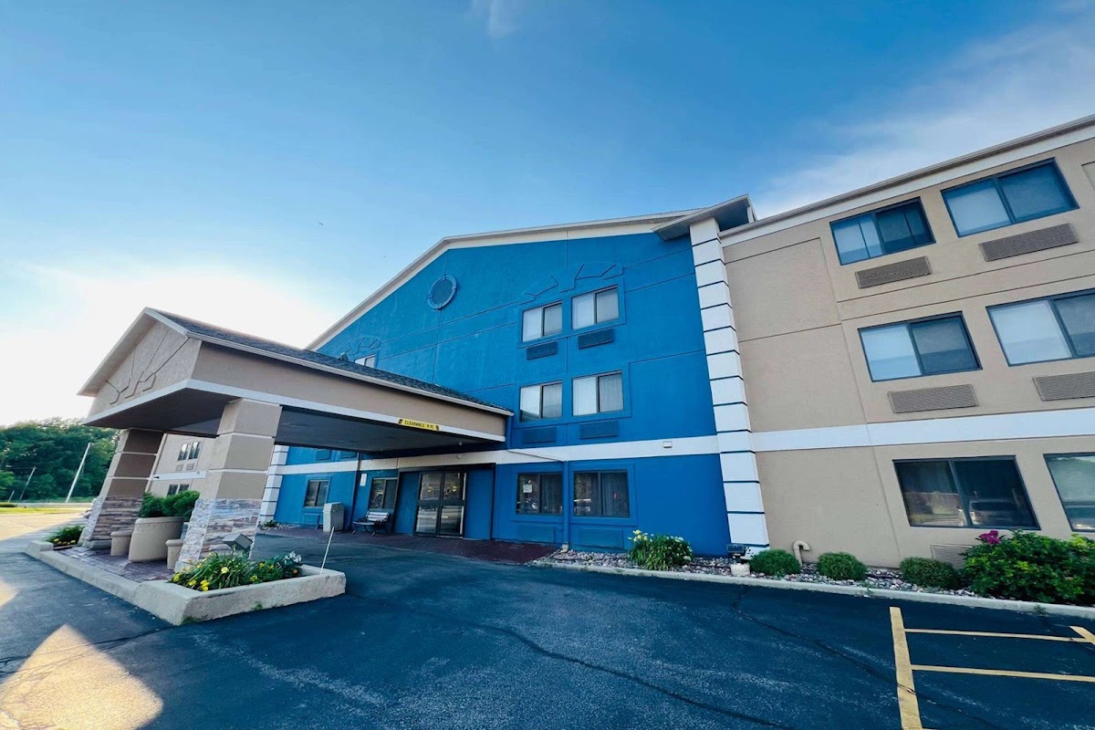 AmericInn by Wyndham Glendale/Milwaukee Hotel 1