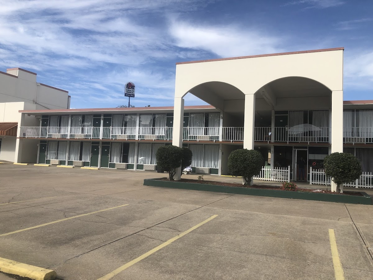 Willow Tree Inn & RV Park