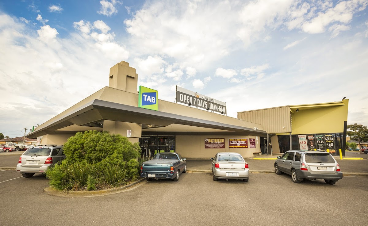 Nightcap at Glengala Hotel