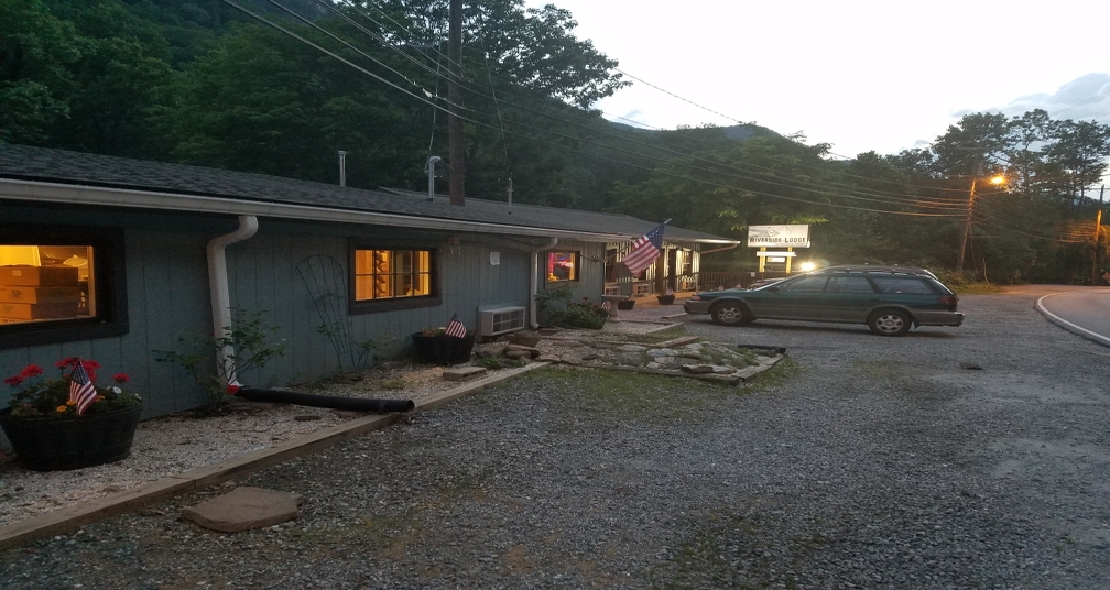 The Riverside Lodge at Chimney Rock
